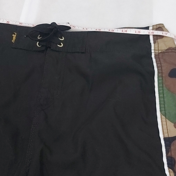 Quicksilver camo board shirts - size 33 - Picture 8 of 11